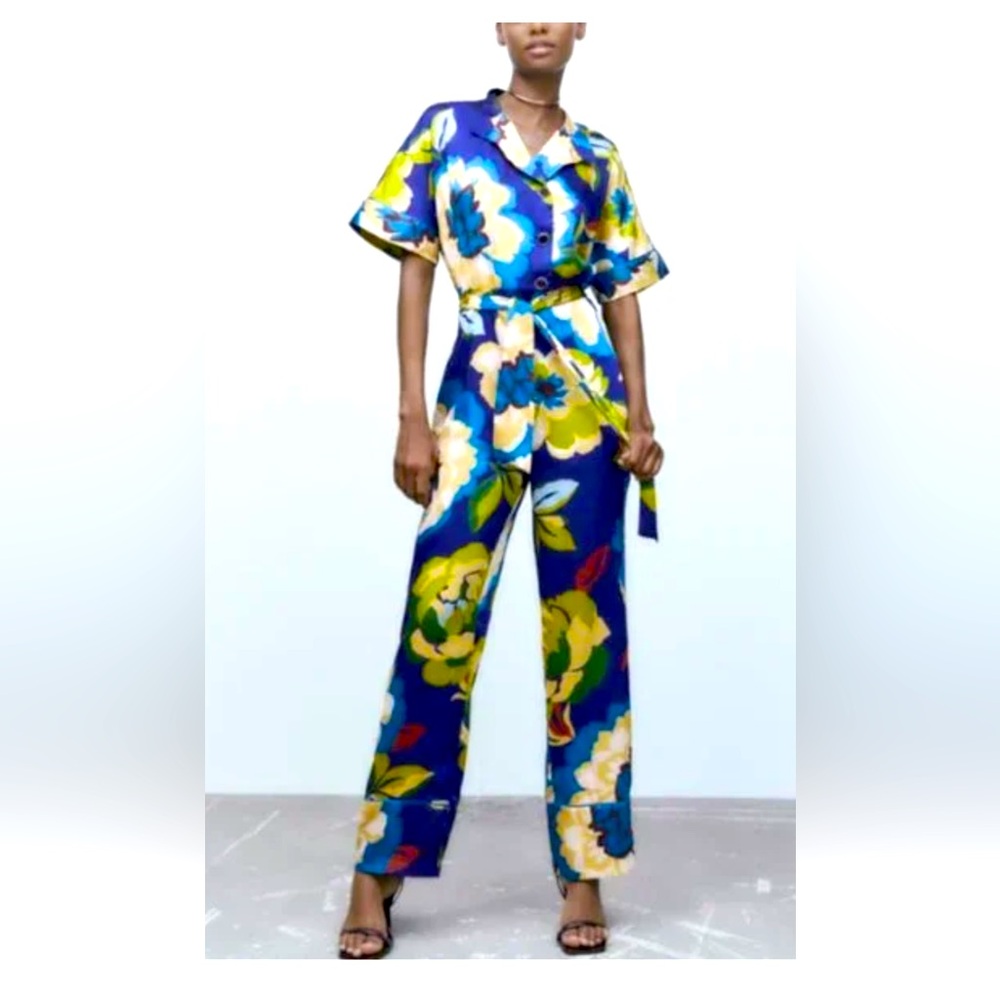 NWT. Zara floral jumpsuit. ❤️